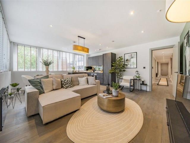 Rosemount Avenue, West Byfleet, Surrey, KT14