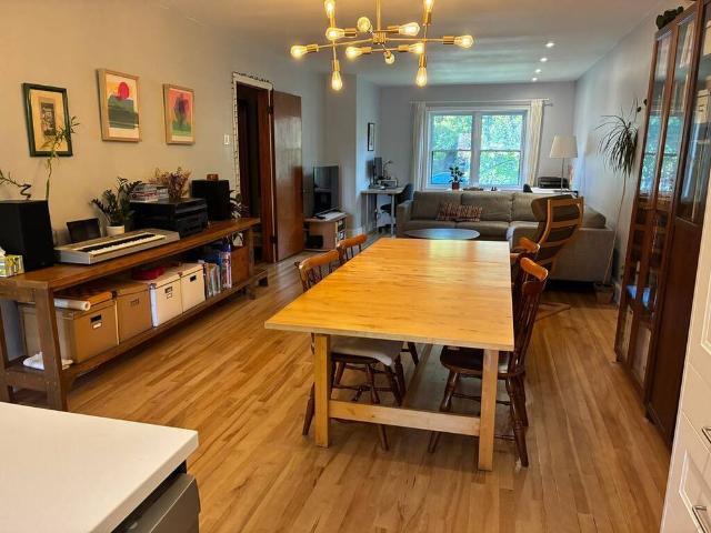Rosemont · Grand 6 ½ De 1 450 Pi² · Cour
