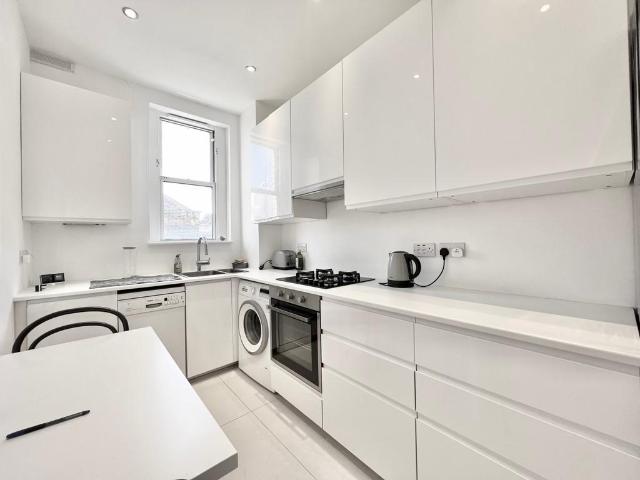 Rosemont Mansions, London NW3 1 bed flat to rent £2,250 pcm £519 pw