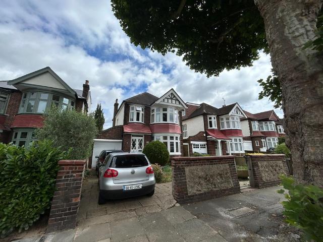 Rosemont Road, London 4 bed detached house to rent £4,500 pcm £1,038 pw