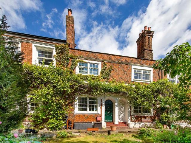 Rosemary Cottages, Rosemary Gardens. 2 bed house to rent £3,750 pcm £865 pw