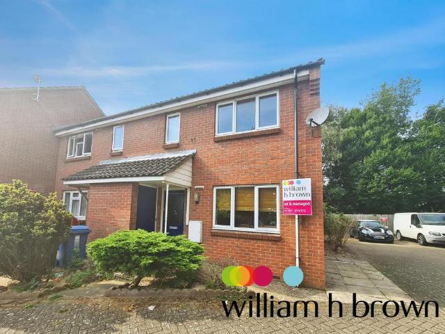 Rosemary Gardens, SUDBURY 2 bed semi detached house to rent £1,050 pcm £242 pw