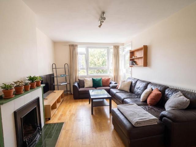Rosenau Road, London 3 bed flat to rent £2,950 pcm £681 pw