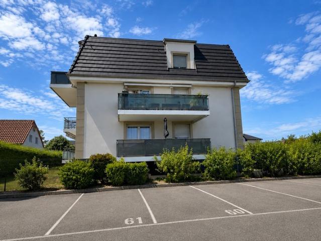 ROSENAU – Très bel appartement 2 pièces de 43 m² avec terrasse de 10 m², cave et 2 places de parking privatives – À proximité immédiate de la Suisse !