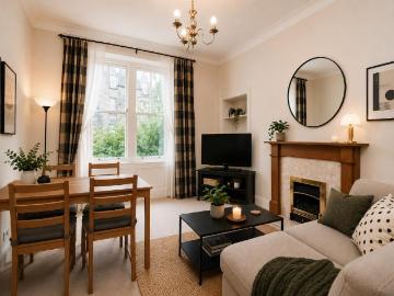 Roseneath Place, Marchmont. 2 bed flat to rent £1,395 pcm £322 pw