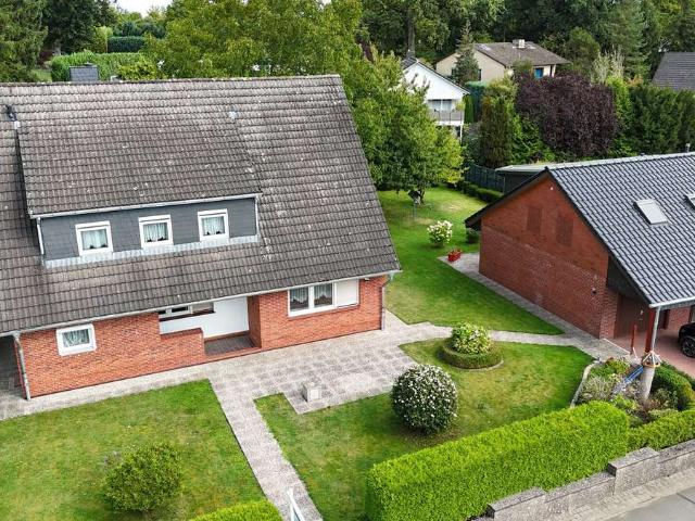 ROSENGARTEN NENNDORF*EINFAMILIENHAUS MIT SEP. WOHNUNG UND GARAGEN ZU VERKAUFEN