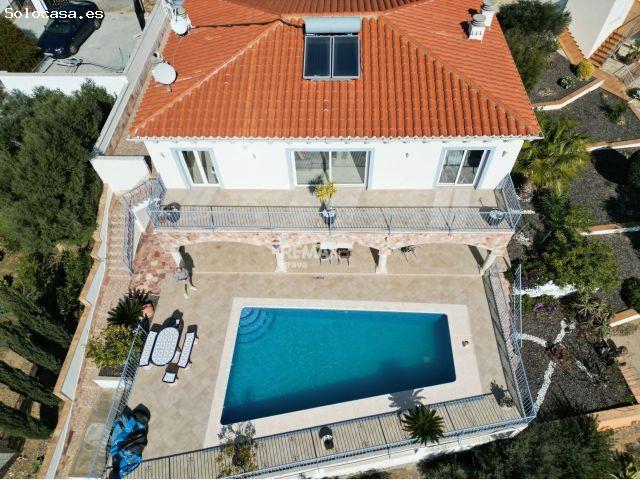 Roses · Exclusiva casa unifamiliar con vistas al mar y dos viviendas independientes · RE/MAX Brava