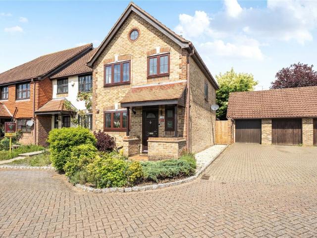 Rosewood Way, West End, Woking. 3 bed end of terrace house to rent £2,500 pcm £577 pw