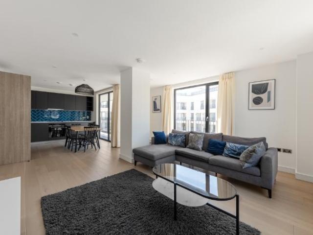 Rosewood Building, London, E2 3 bed apartment to rent £4,550 pcm £1,050 pw