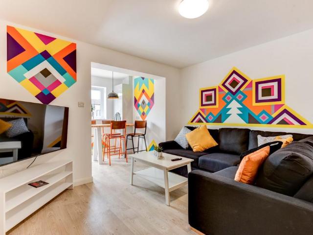 Rosewarn Close, Bath BA2 6 bed house to rent £5,718 pcm £1,320 pw