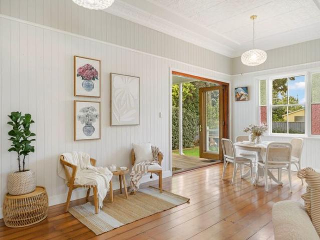 Roseview – Timeless Federation Elegance in a Convenient Newtown Location