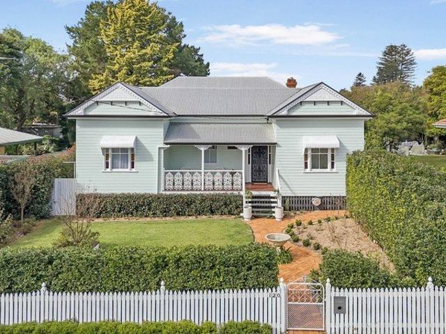 Roseview Timeless Federation Elegance in a Convenient Newtown Location