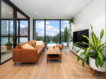 Roseville, 314/989 1015 Pacific Highway