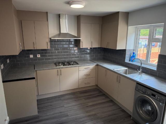Roseville Road, Hayes, UB3 4 bed semi detached house to rent £2,850 pcm £658 pw