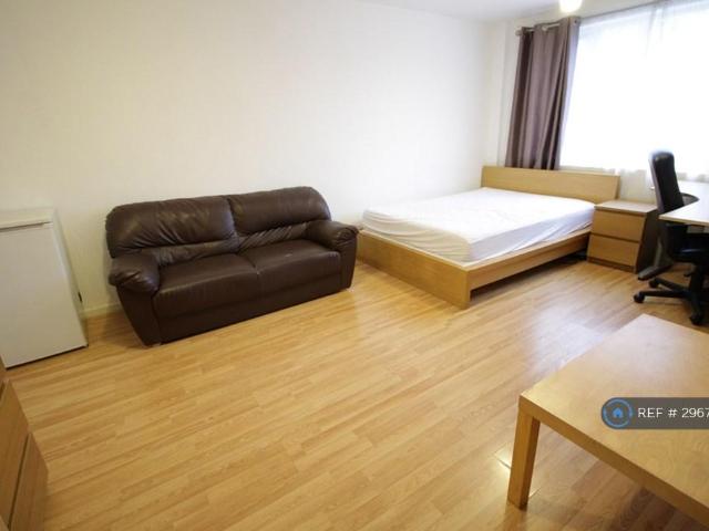 Rosher Close, London, E15 1 bed in a house share to rent £875 pcm £202 pw