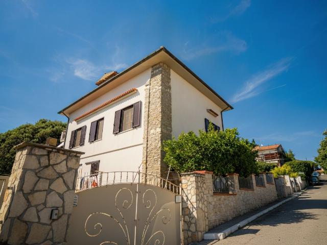 Rosignano Solvay – Una vita a tre piani 191m² Cotone