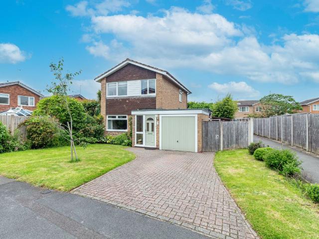 Roslin Close, Bromsgrove B60, 3 bed detached house to rent, £1,500 pcm | PrimeLocation