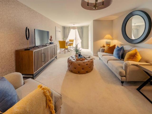Roslin Place, Station Road. 2 bed apartment to rent £3,150 pcm £727 pw