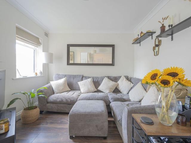 Roslyn Close, Merton Abbey Mills, Mitcham CR4, 1 bed flat to rent, £1,750 pcm | PrimeLocation