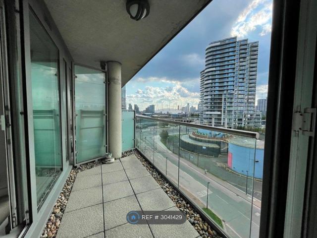 Ross Apartments, London E16, 1 bed flat to rent, £1,850 pcm | PrimeLocation
