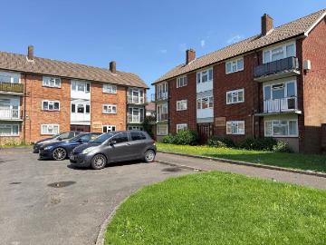 Ross Close, Luton, Bedfordshire LU1, 2 bed flat to rent, £1,250 pcm | PrimeLocation