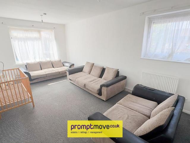 Ross Close, Luton LU1, 2 bed property to rent, £1,150 pcm | PrimeLocation