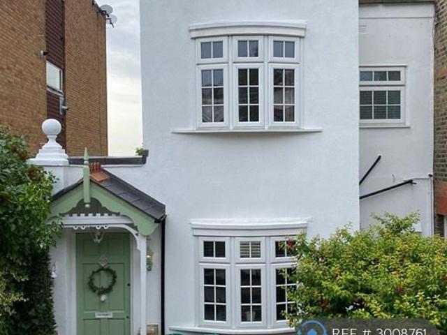 Ross Road, London, SE25 2 bed semi detached house to rent £2,300 pcm £531 pw