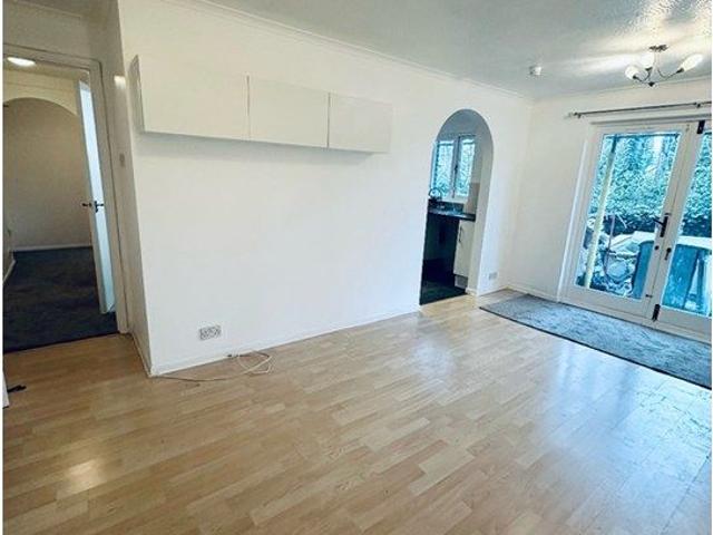 Rossignol Gardens, Carshalton SM5, 1 bed flat to rent, £1,350 pcm | PrimeLocation