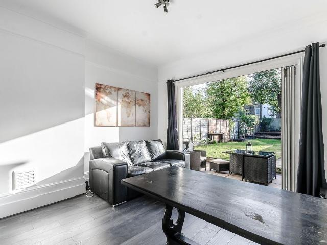 Rossiter Road, Balham, London SW12, 2 bed maisonette to rent, £3,000 pcm | PrimeLocation