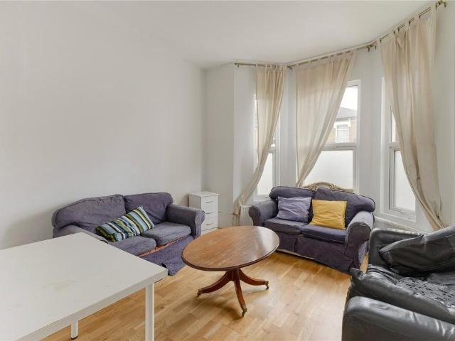Rossiter Road, London, SW12 6 bed terraced house to rent £6,350 pcm £1,465 pw