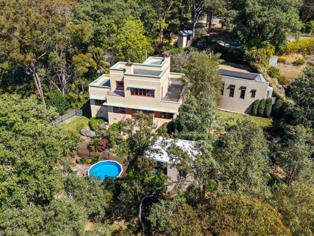 ROSSLEIGH | A ONE OF A KIND HOME, AN EXTRAORDINARY WAY OF LIFE