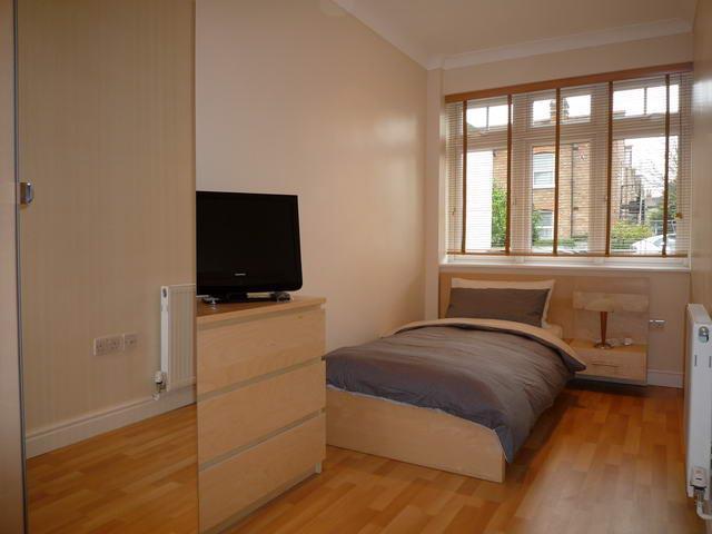 Rosslyn Court, Harrow HA1 2RZ 1 bed in a house share to rent £700 pcm £162 pw