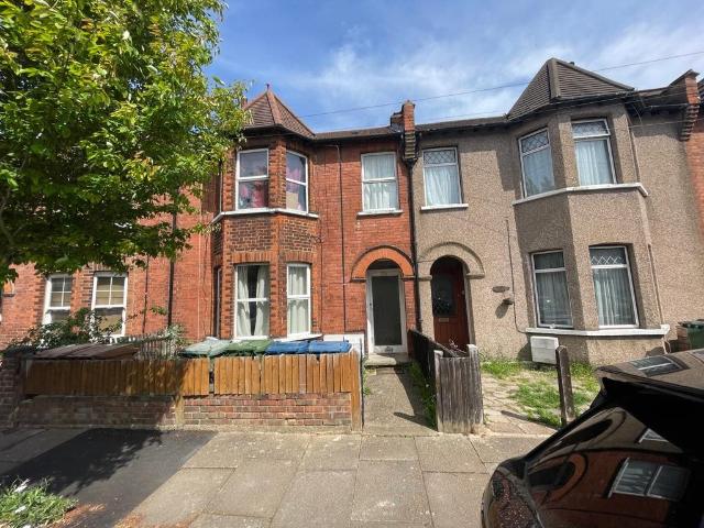 Rosslyn Crescent, Harrow HA1, 2 bed flat to rent, £1,650 pcm | PrimeLocation