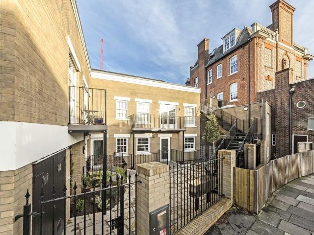 Rosslyn Road, East Twickenham TW1, 2 bed flat to rent, £2,850 pcm | PrimeLocation