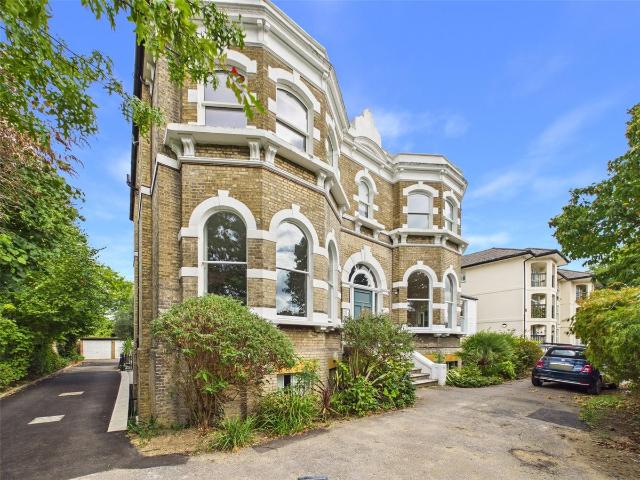 Rosslyn Road, East Twickenham TW1, 3 bed flat to rent, £3,895 pcm | PrimeLocation