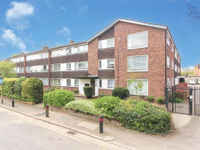 Rosslyn Road, Hertfordshire WD18 2 bed apartment to rent £1,550 pcm £358 pw