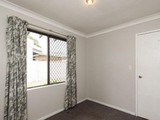 $650/week Only Furnished House. ROSSMOYNE SCHOOL ZONE. Walk to everything!