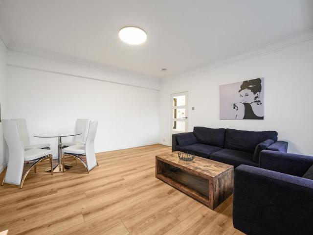 Rossmore Court, Park Road. 1 bed flat to rent £3,466 pcm £800 pw