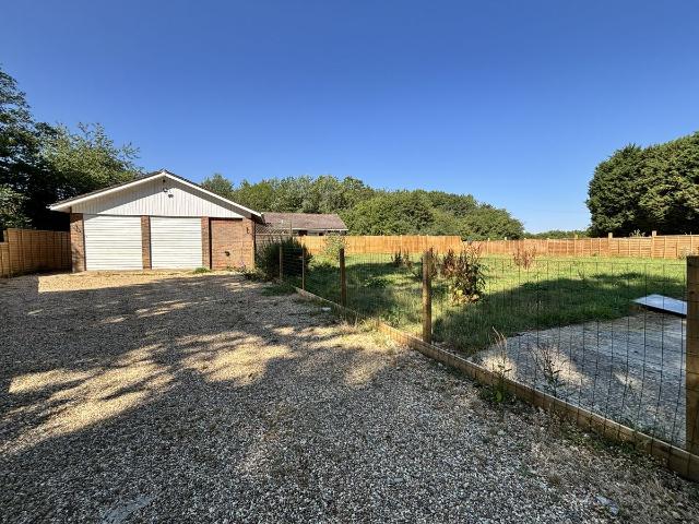 Rossway, Berkhamsted HP4, 2 bed bungalow to rent, £2,100 pcm | PrimeLocation