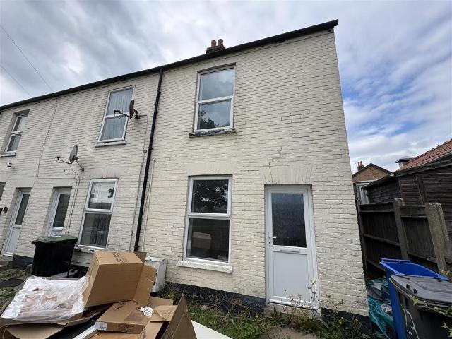 Rotterdam Road, Lowestoft 2 bed end of terrace house to rent £800 pcm £185 pw