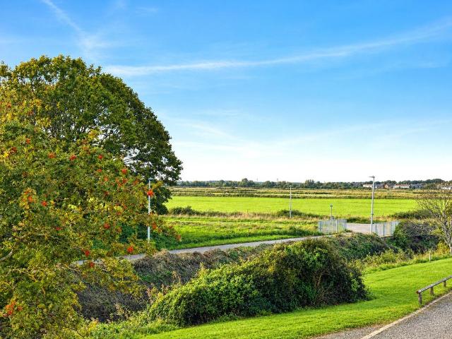 Rotunda Road, East Sussex BN23 1 bed flat to rent £850 pcm £196 pw