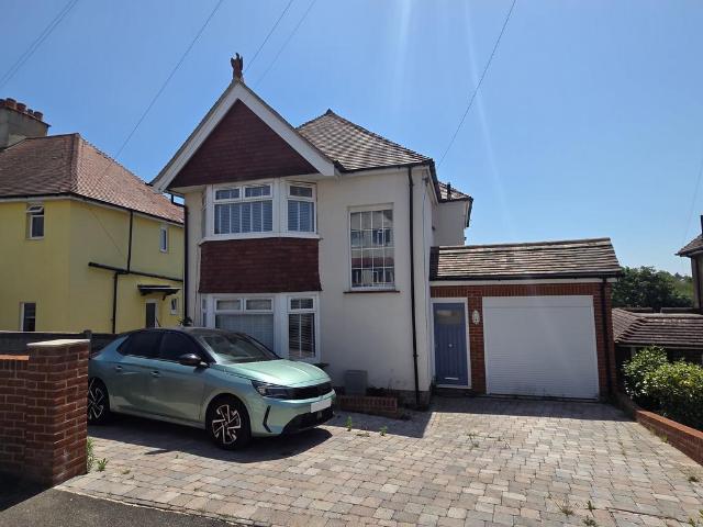 Rotunda Road, Eastbourne BN23 3 bed detached house to rent £1,950 pcm £450 pw