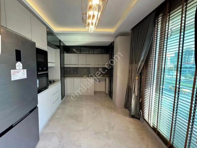 Rota Dan Haci Halit Yapıda 2.5+1 Satılık Lüks Daire