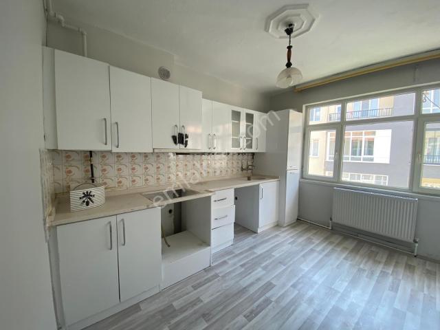 rota’dan Kiralık Yıldırım Okulu Karşısı Daire