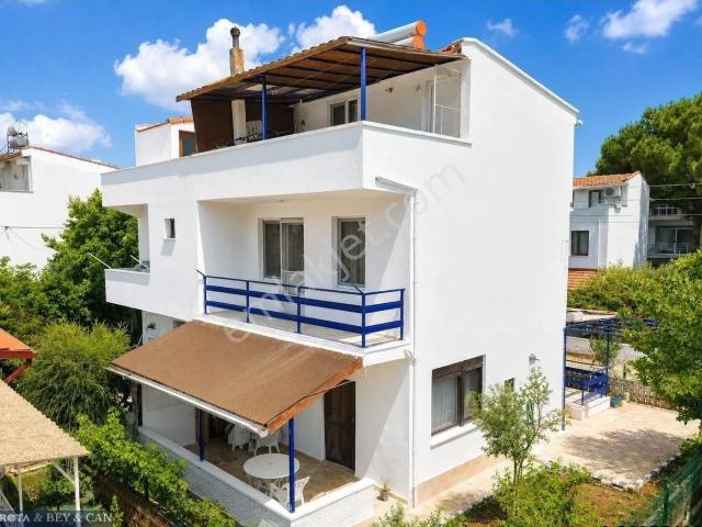 Rotadan | İskelede | Bahçeli | Teraslı | Müstakil | 3+1 Villa