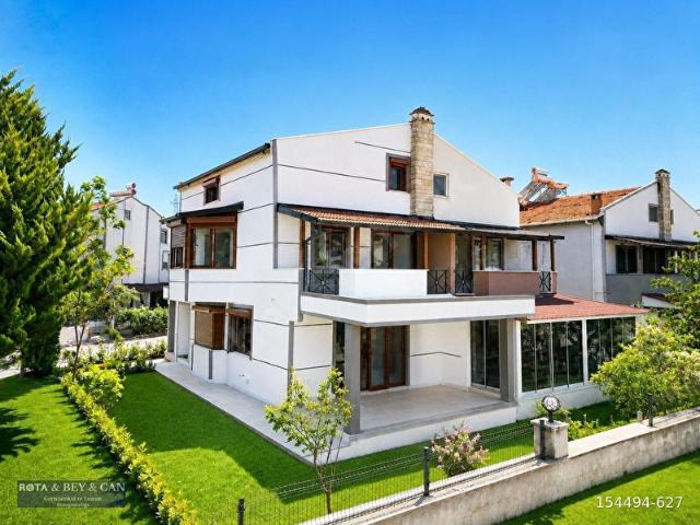 ROTA'DAN SİTE İÇERİSİNDE MÜKEMMEL İŞÇİLİKLİ KÖŞE 4+1 VİLLA