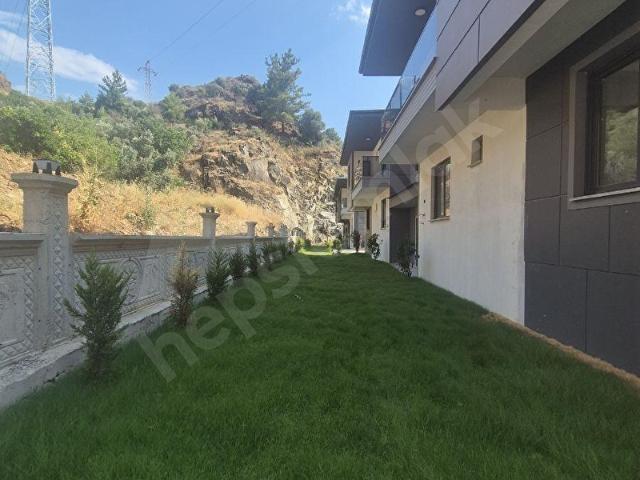 ROTAM EMLAKTAN MUĞLA ORTACA'DA HAVUZLU SİTEDE 1+1 SATILIK DAİRE