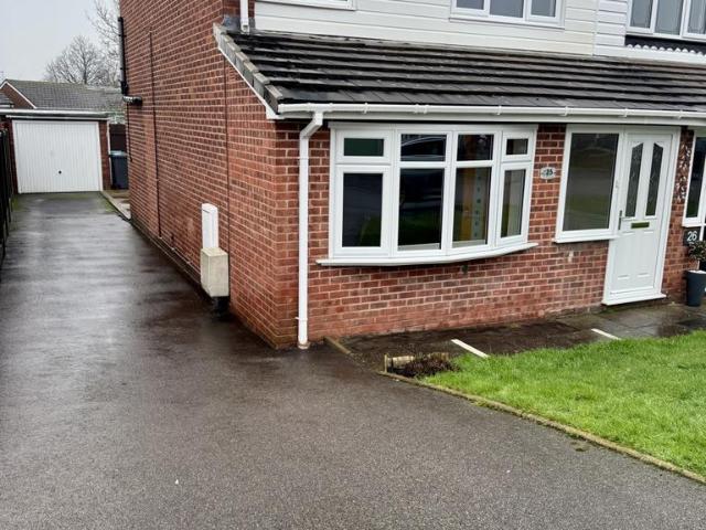 Rothay, Tamworth, B77 3 bed semi detached house to rent £1,350 pcm £312 pw
