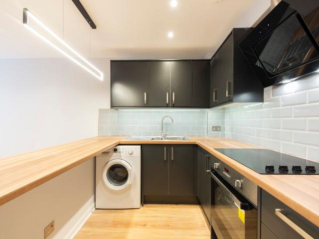 Rotherwood Close, Raynes Park SW20, 1 bed detached house to rent, £1,850 pcm | PrimeLocation