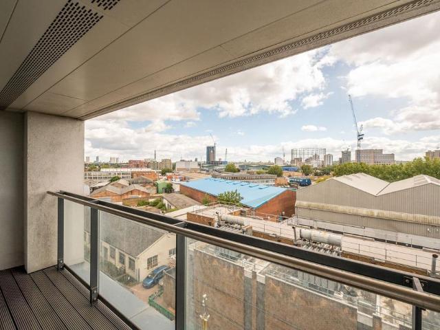 Rotherhithe New Road, Bermondsey. 2 bed flat to rent £2,600 pcm £600 pw